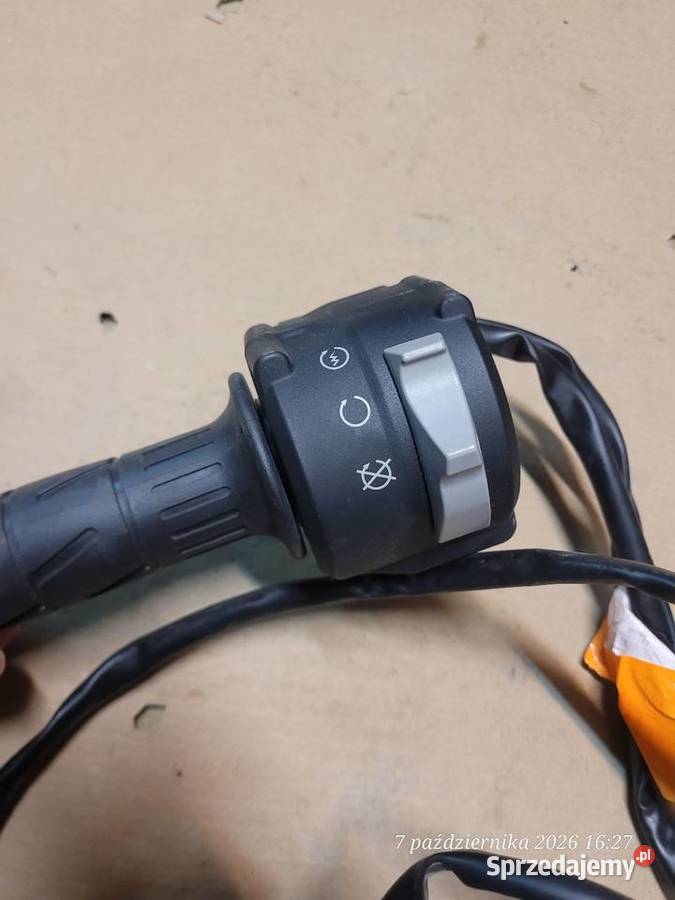 KAWASAKI Z900 Z 900 24 OEM PRZEŁĄCZNIK PRAWY Nowy Tomyśl