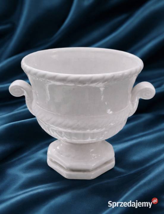 efektowna osłonka na doniczkę nawiązująca formą