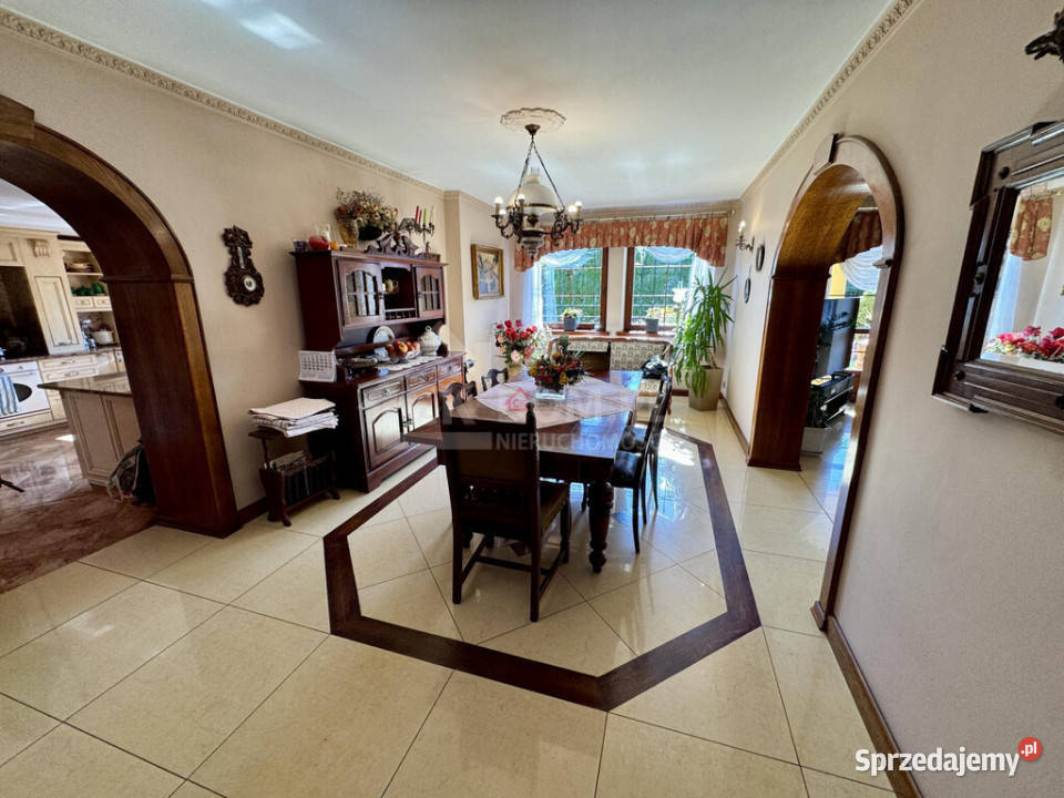 Przestronny dom 360 m z ogrodem Piękny ogród dachówka Starachowice