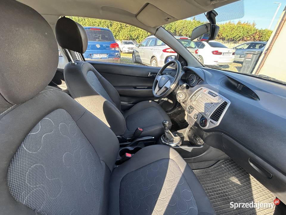 Hyundai i20 welurowa tapicerka Paniówki sprzedam
