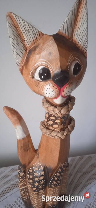 Rzeźba drewnianego kota Świdnica
