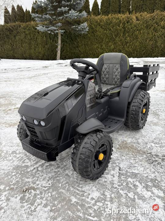 traktor na akumulator Titanium Z z przyczepą Grabownica