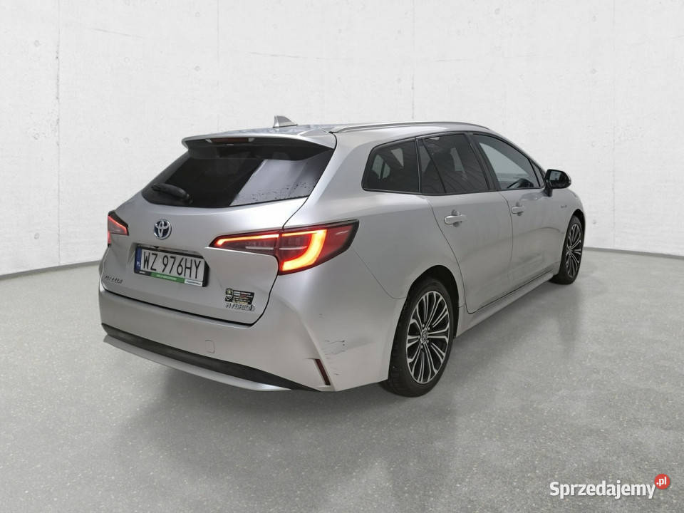 Toyota Corolla Poleasingowe BZ Seria E16 2012 dolnośląskie Komorniki sprzedam
