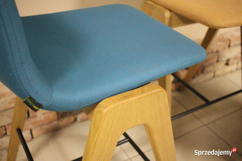 Piękne hokery Naughtone