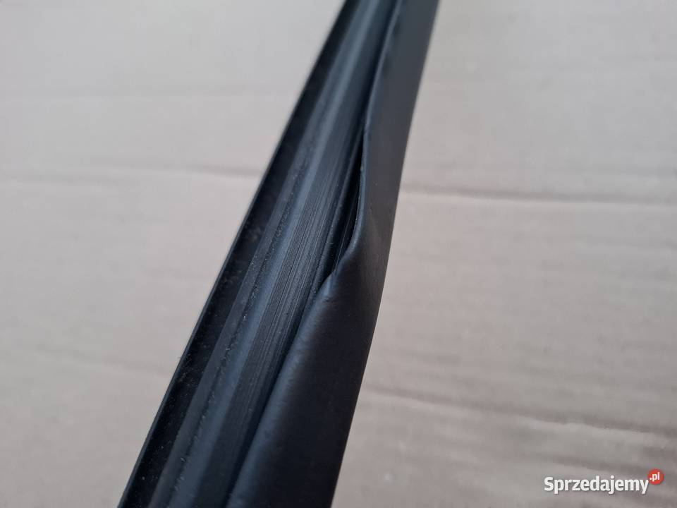 Uszczelka listwa zgarniająca drzwi szyby prawy Uszczelki szyb