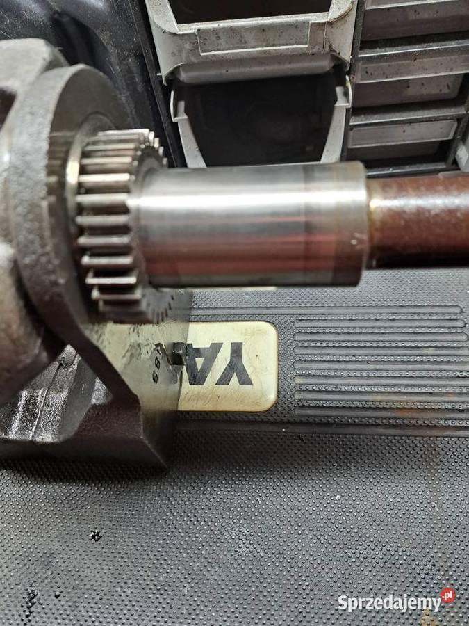 Wał silnika kosiarki BS 923 Zbytowa