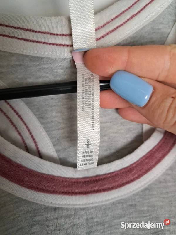 Top sportowy Live Love Dream w szarym kolorze z Trąbki Wielkie