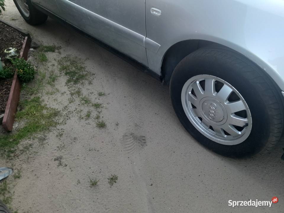 Audi A4 B5 16 benzyna 100 99r Lift kombi zadbana światła przeciwmgielne sprzedam