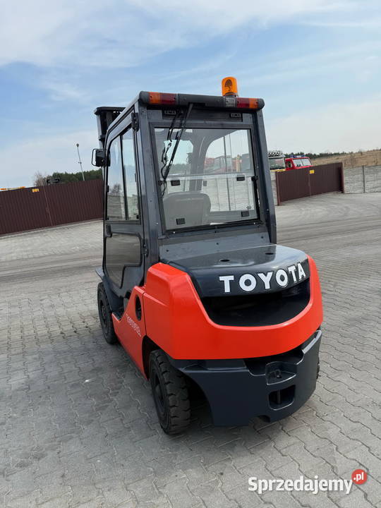 wózek widłowy TOYOTA 8FDF25 diesel 370m kabina Wózki widłowe