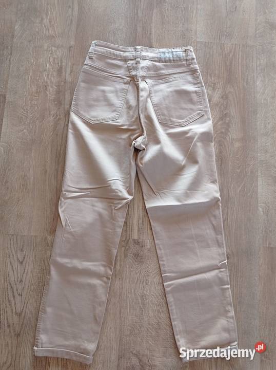 Beżowe spodnie rurki
