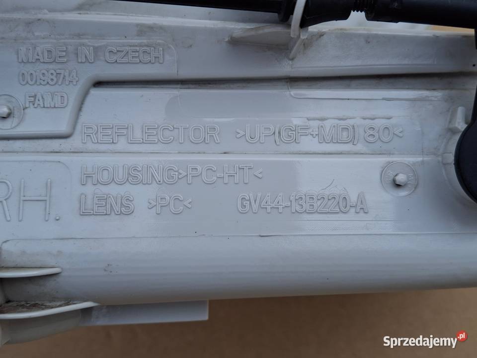 FORD KUGA MK2 LIFT HALOGEN PRAWY LAMPA Bieleń