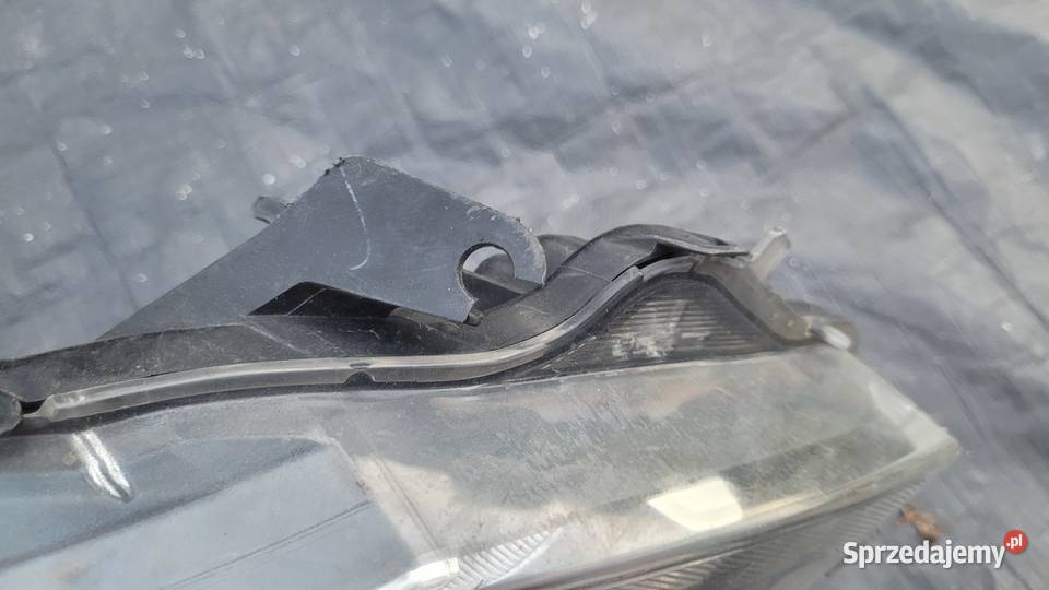 TOYOTA YARIS III 3 LIFT REFLEKTOR PRAWY LAMPA