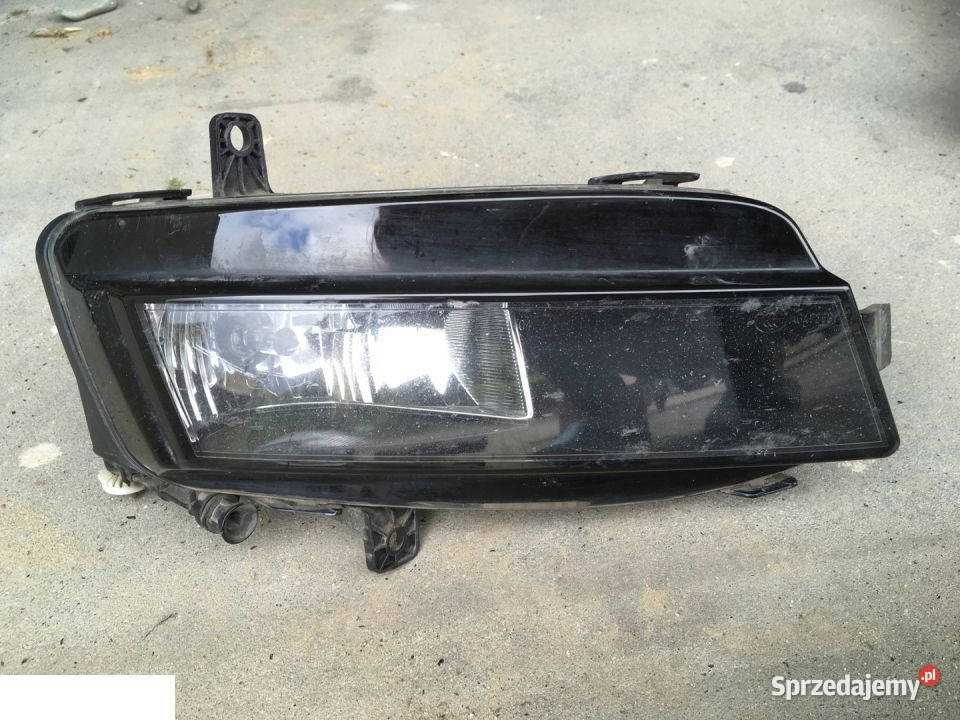 VOLKSWAGEN GOLF VII HALOGEN PRAWY 5G0941662 osobowe Kozubszczyzna