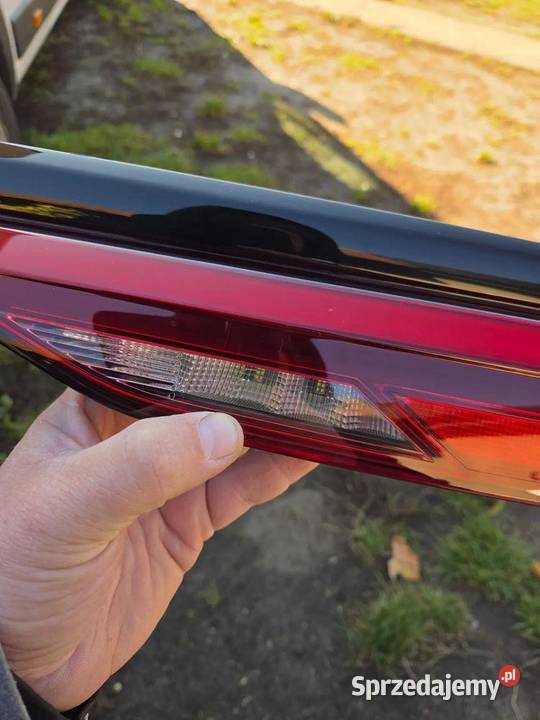 Lampa prawa prawy tył tylna w klapę BMW F44 osobowe