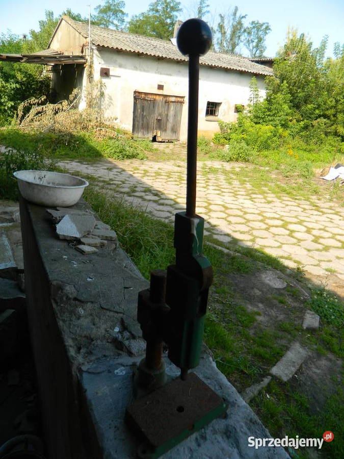 SPRZEDAM TAKĄ STARĄ NITOWNICĘ Z PRLU łódzkie Biała