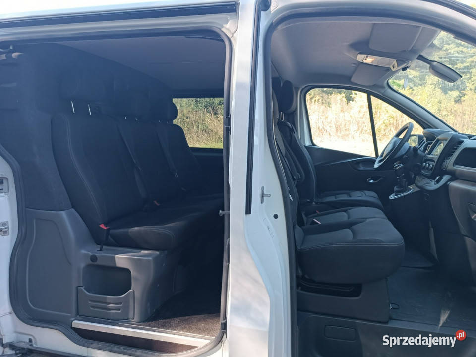Renault Trafic ładny 6 osobowy long 202021 III nieuszkodzony sprzedam
