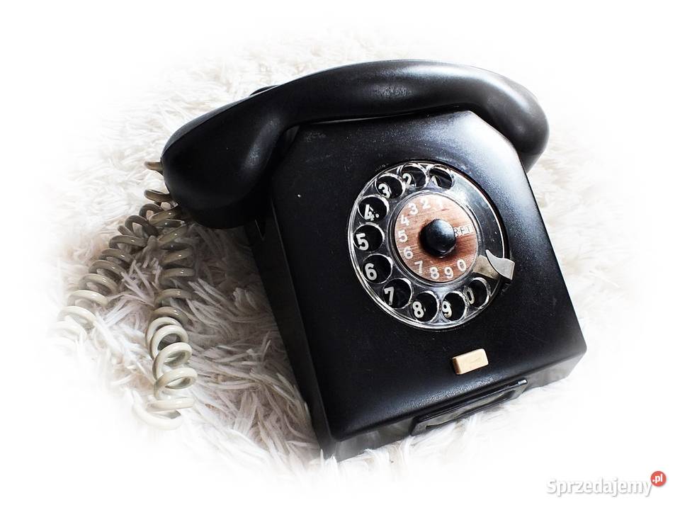 Stary telefon w czarnym matowym bakelicie W58 RFT ebonit