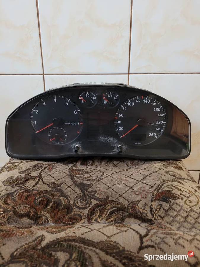 Licznik zegary a4 b5 18 benzyna Polanów