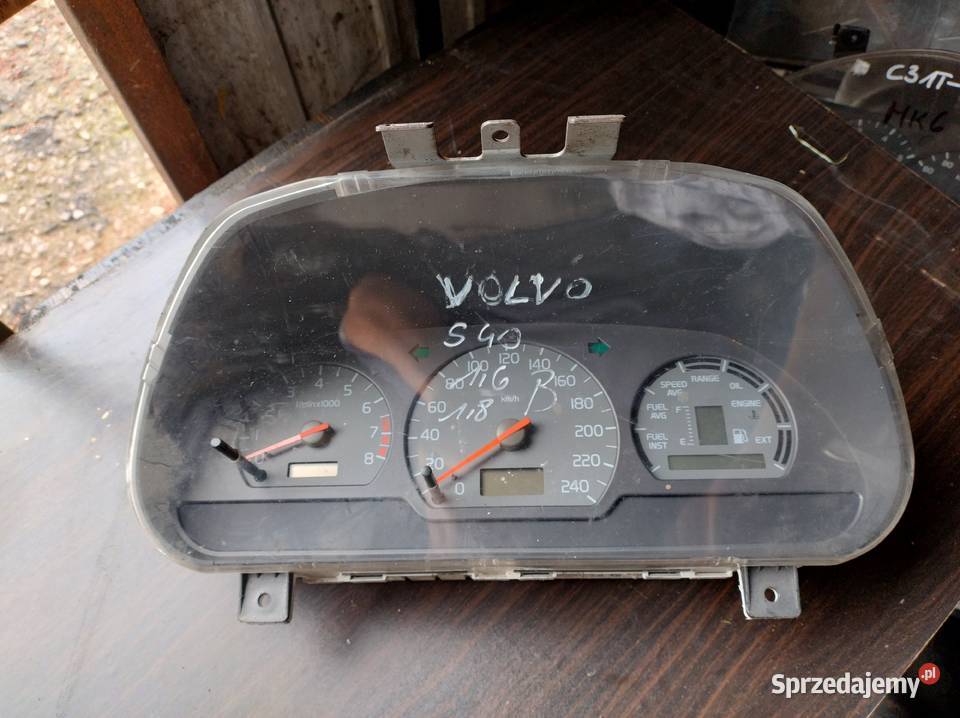 VOLVO V40 S40 licznik zegary 16 18 19td Kielce