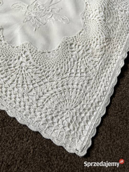 Poszewka szydełkowa haftowana