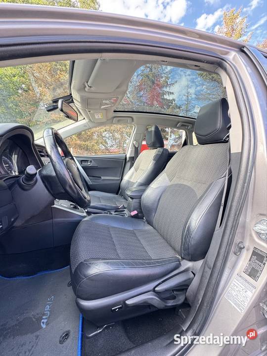 Toyota Auris hybryda 18 bogate wyposażenie Dobczyn