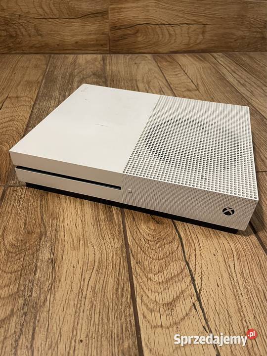 Xbox One S 500GB z padem i kablami HDMI gotowy sprzedam