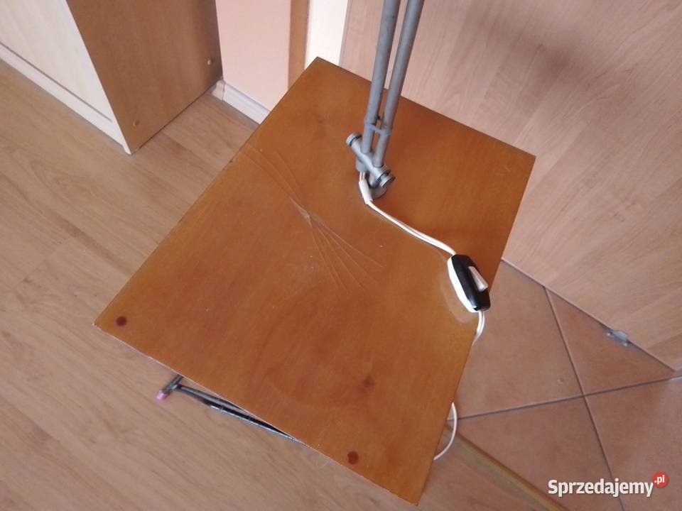 Lampa ze stolikiem z okresu PRL Antyki