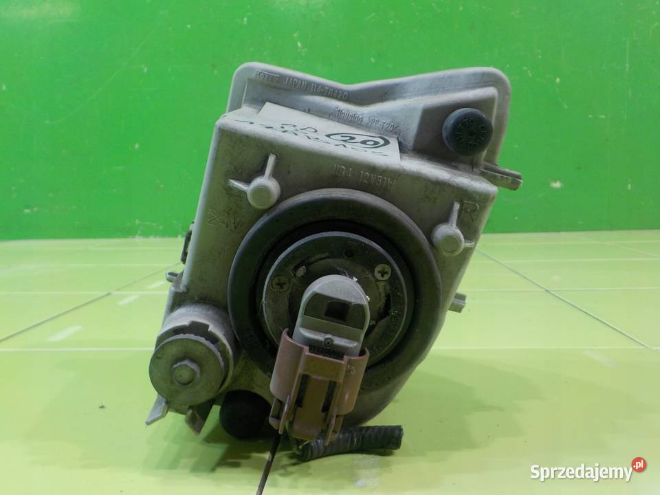 LEXUS IS II LIFT 25 B 10r SEDAN 4D halogen prawy Suków