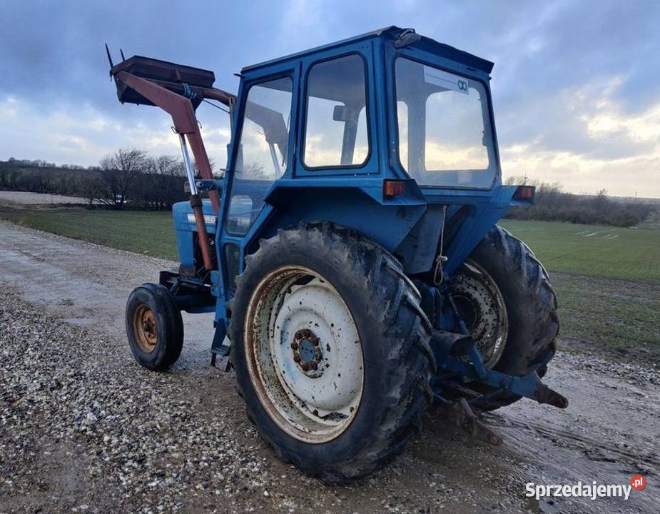 ładowacz tur frontlift z łyżką widłami do Końskowola