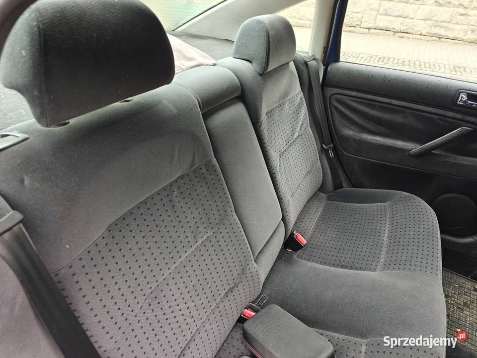 Volkswagen Passat B5 16 1998 r niebieski dolnośląskie Kłodzko