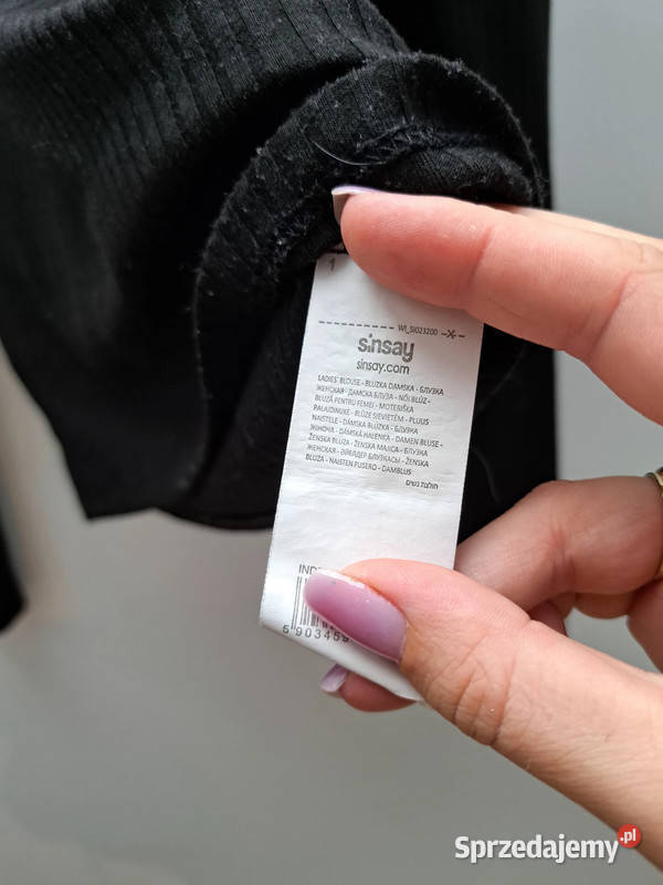 Czarna prążkowana bluzka Sinsay z guzikami Trąbki Wielkie