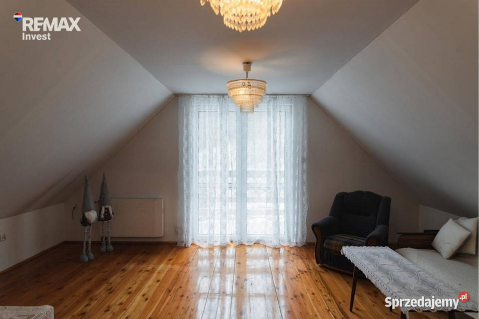 Piękny dom górach niedaleko jeziora
