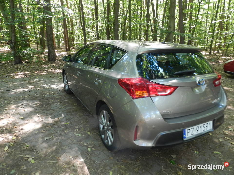 Toyota Auris II HYBRYDA bogato wyposażona PEWNY 99KM Puszczykowo sprzedam