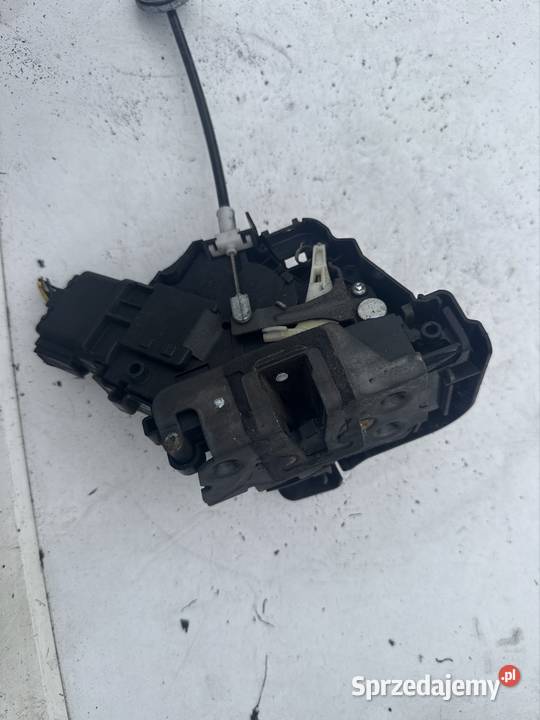 zamek drzwi przednich prawych Ford Focus mk2 osobowe Ostrów Wielkopolski
