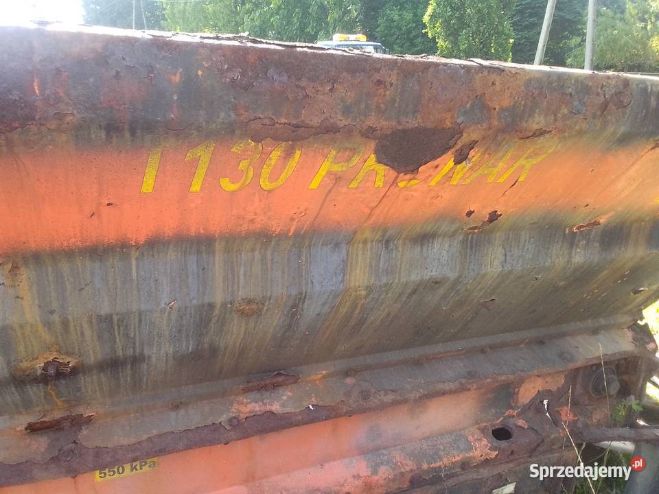 Na części rozsiewacz Pronar 130 śląskie Cieszyn