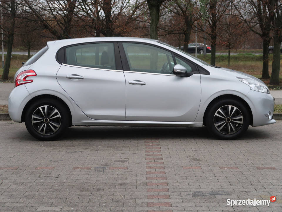 Peugeot 208 12 PureTech 208