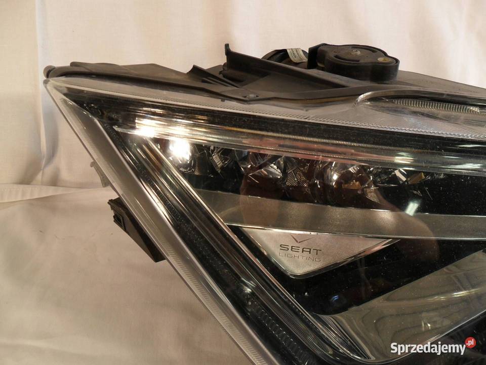 REFLEKTOR PRZÓD STRONA PRAWA SEAT ATECA osobowe Nowy Tomyśl