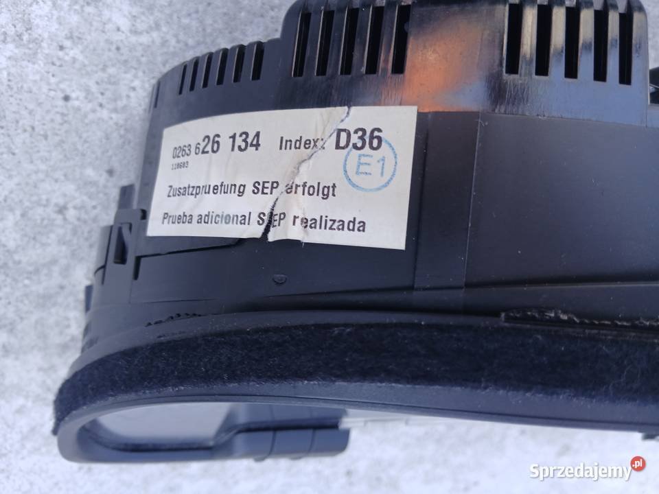 Licznik Audi A4 B6 8E0920930S stan 204000 Rybnik Rok produkcji 2004 Szczerbice