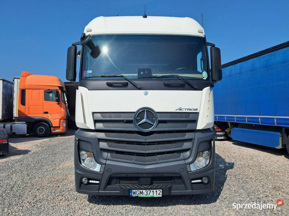 Mercedes Actros Samochody ciężarowe Komorniki
