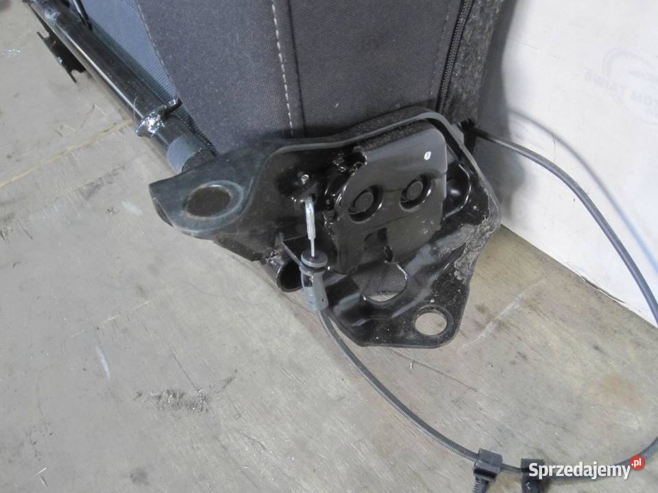 SCIROCCO III 10r fotele tył 1K8885319K sprzedam