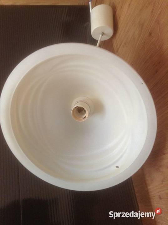 Zwis z ozdobnie ryflowanym szklanym kloszem PRL Opole