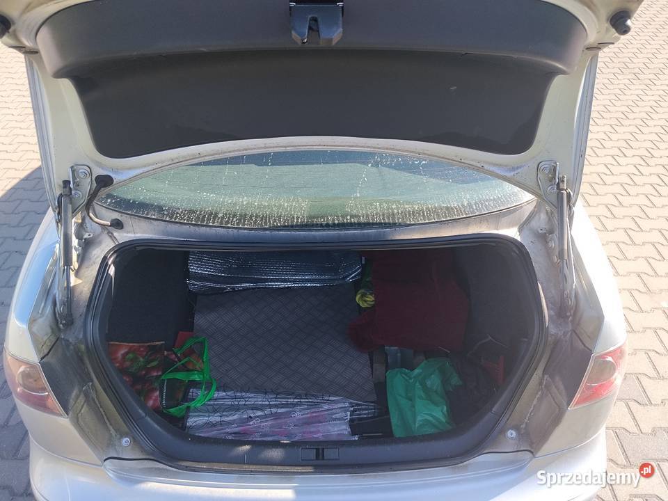 Seat Cordoba Sedan 16 MPI 105 w w 2024 światła przeciwmgielne Cordoba Poznań