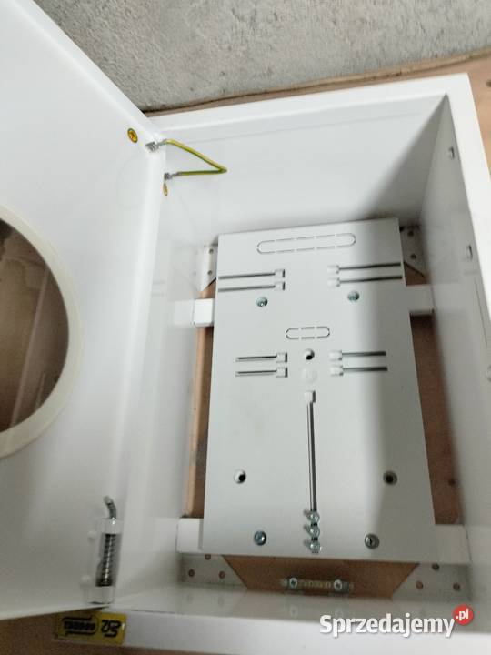 Skrzynka elektryczna metalowa nowa Łubno