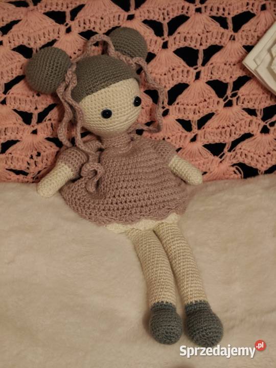 Lalka zrobiona na szydełku