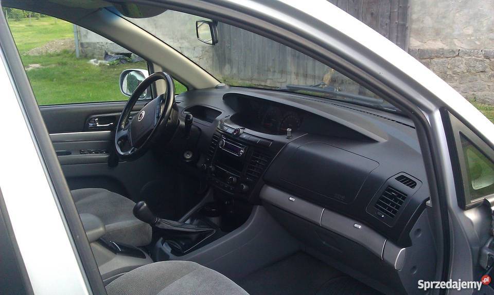 Ssangyong Rodius wygodnie przewiezie 7 osobób z immobilizer Kruków