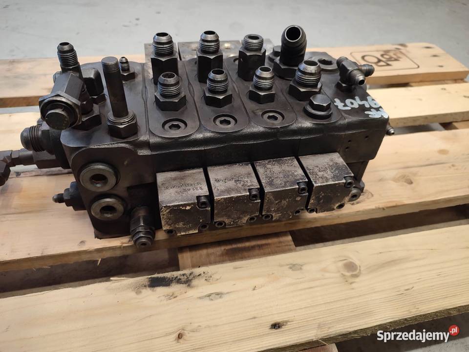 Rozdzielacz hydrauliczny Massey Ferguson 9407 Wilkowo sprzedam