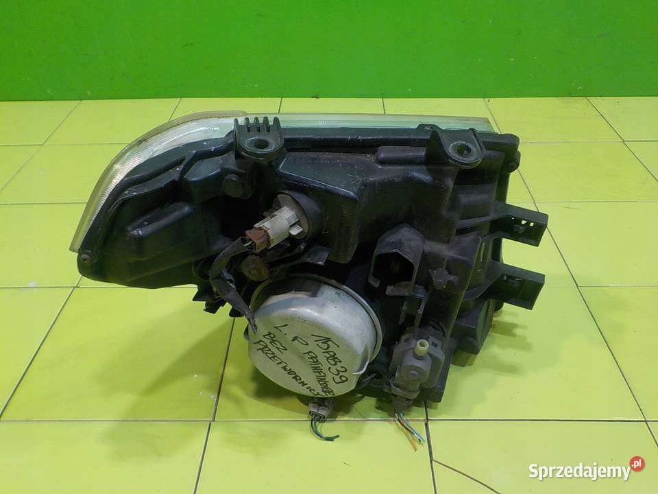 NISSAN PATHFINDER 25 D4 07r 5D xenon lampa lewa mazowieckie Suków