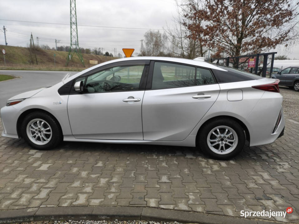 Toyota Prius 38 V 2023 światła do jazdy dziennej