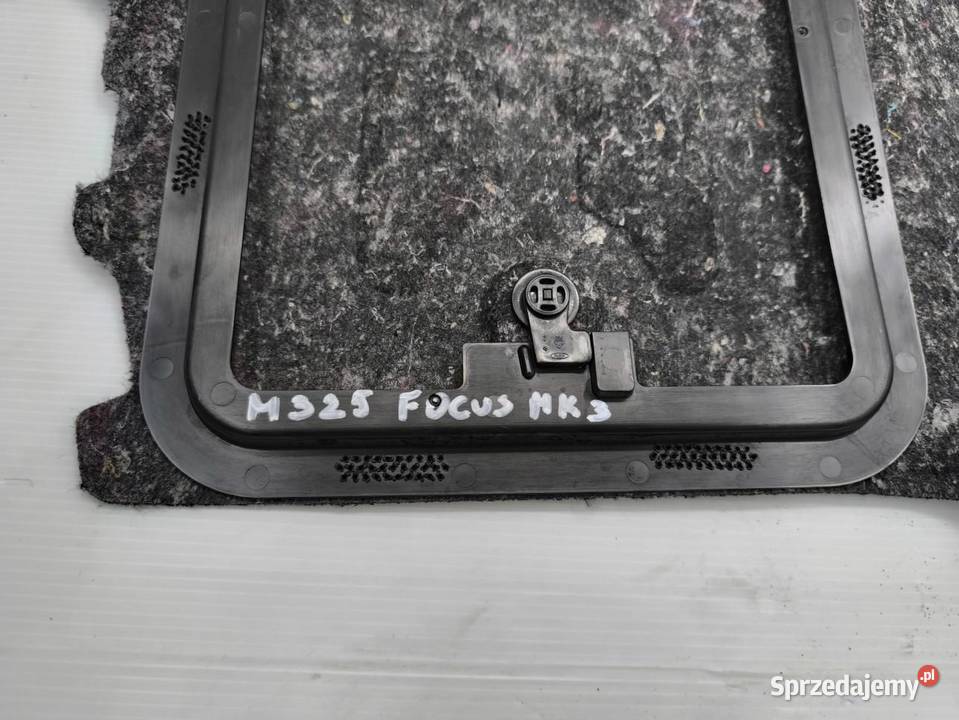 BOCZEK BAGAŻNIKA LEWY TYŁ FORD FOCUS MK3 LIFT wielkopolskie