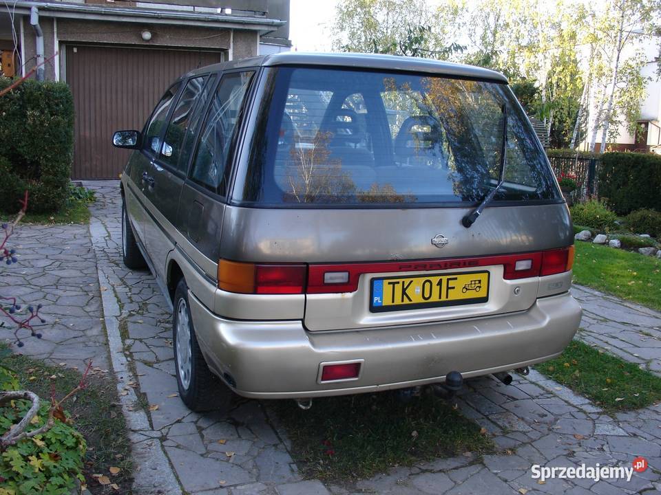 Nissan Prairie PRO M11 1992 silnik CA20S żółte